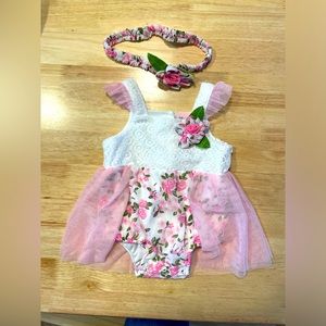 Newborn photo shoot outfit with matching bow